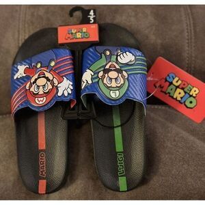 Super Mario‎ Boys Sandals Size  4/5 Nintendo Game Flip Flops Slides